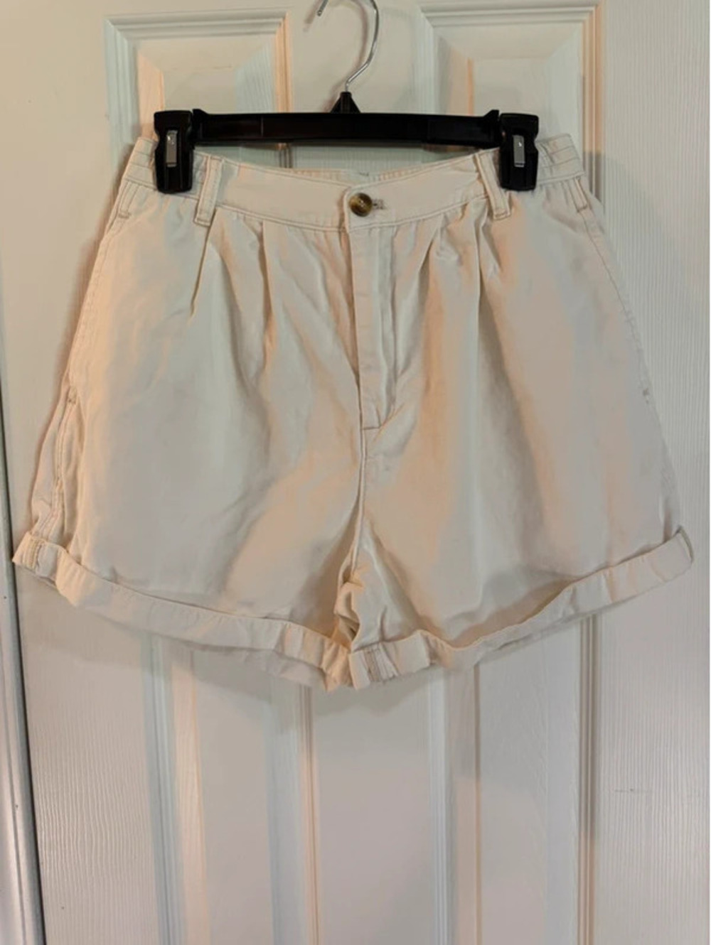 Casual off-white shorts